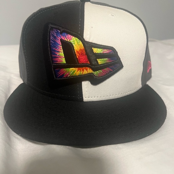 RARE NEW ERA RAINBOW ANNIVERSARY FITTED CAP - Picture 2 of 4